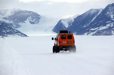 Union-glacier-2012-antartic-research-group - 29