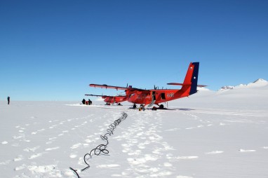 Union-glacier-2014-antartic-research-group - 19