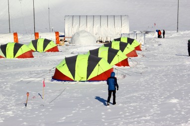 Union-glacier-2014-antartic-research-group - 24