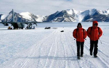 Union-glacier-2015-antartic-research-group - 1