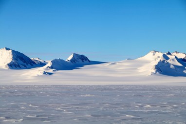 Union-glacier-2015-antartic-research-group - 18