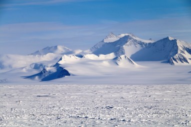 Union-glacier-2015-antartic-research-group - 19
