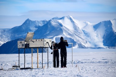Union-glacier-2015-antartic-research-group - 22