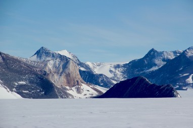 Union-glacier-2016-antartic-research-group - 12