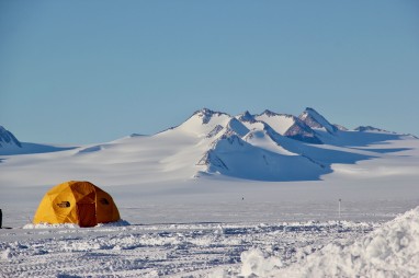 Union-glacier-2016-antartic-research-group - 22